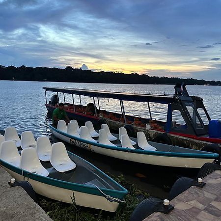 Hostel Tortuguero 7Backpackers Экстерьер фото