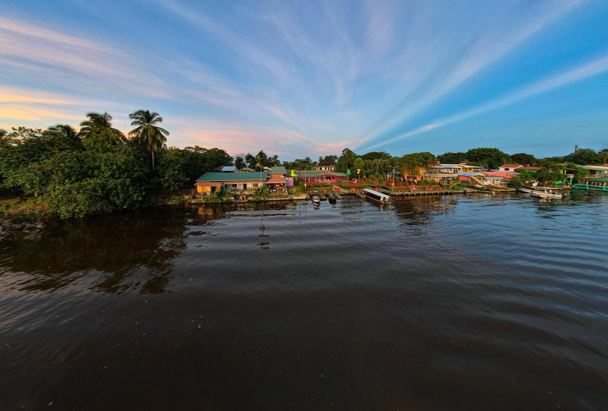 Hostel Tortuguero 7Backpackers Экстерьер фото