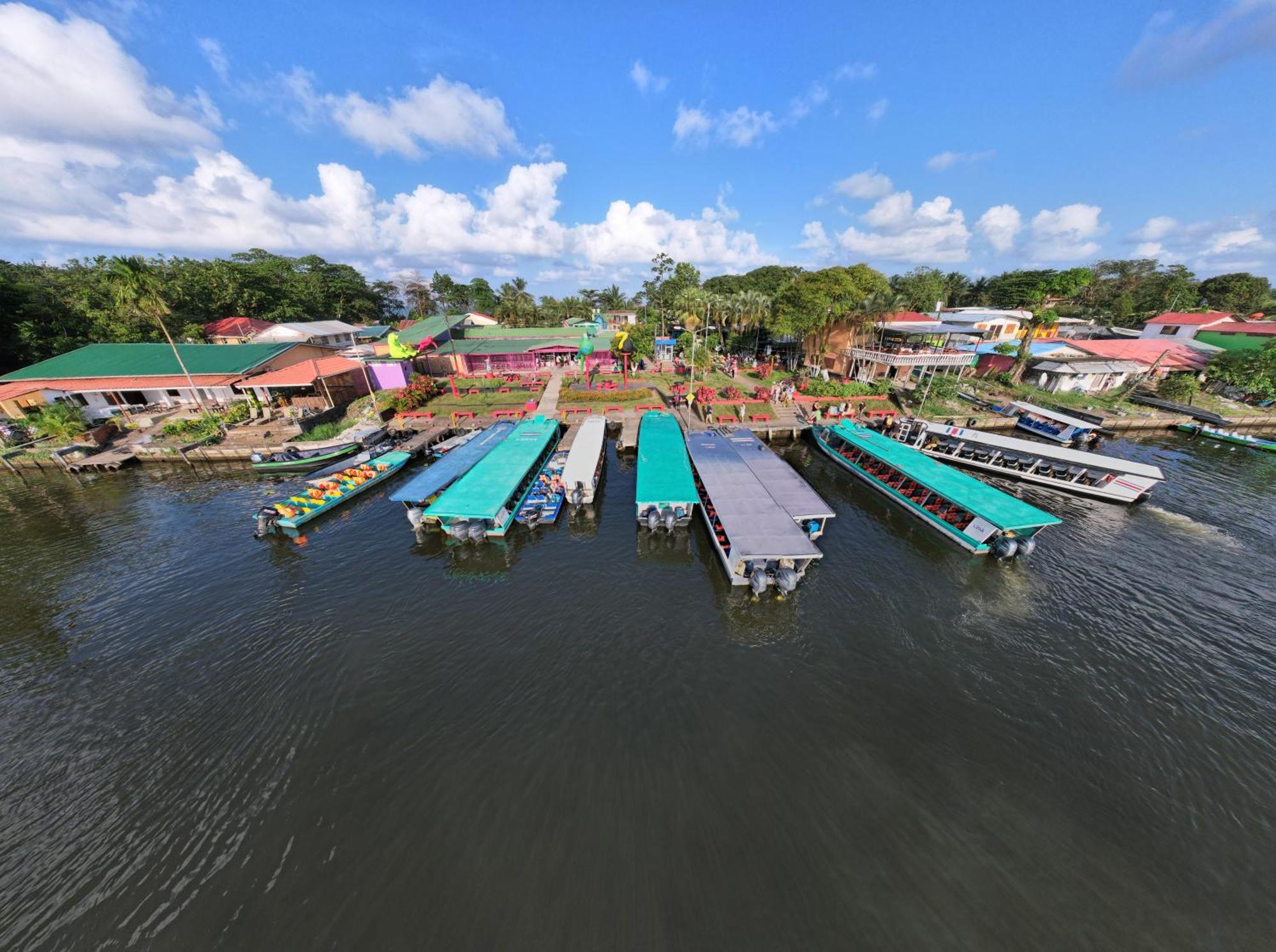 Hostel Tortuguero 7Backpackers Экстерьер фото